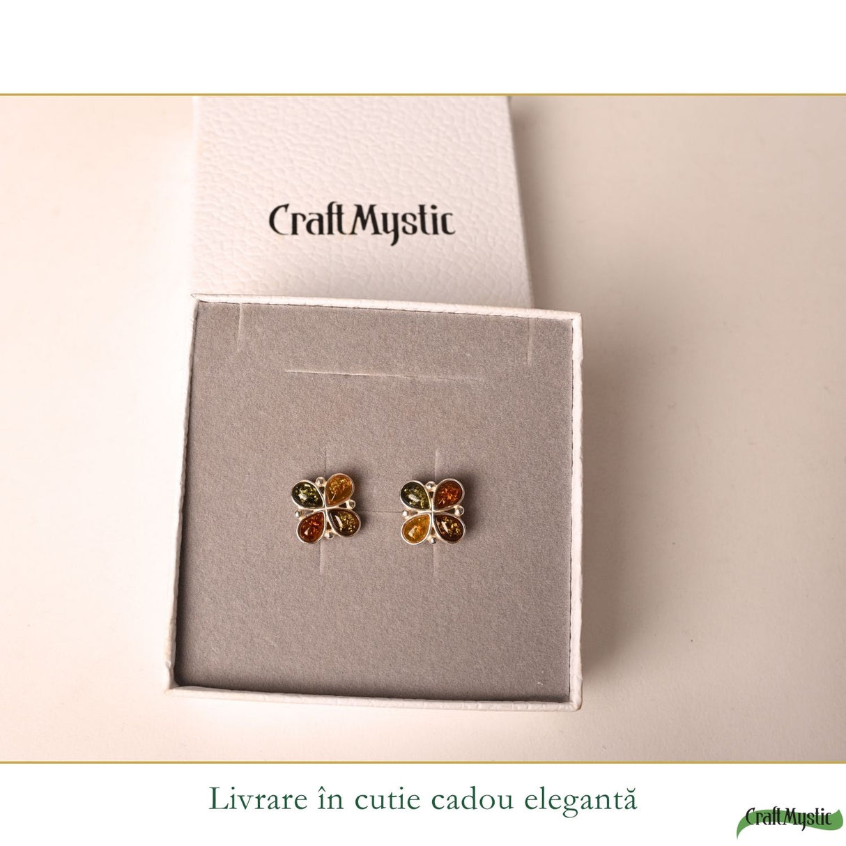 Detaliu cercei floare cu chihlimbar natural în argint 925