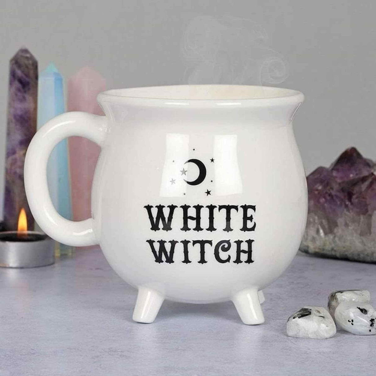 Cana Alba "White witch" in Forma de Ceaun Magic - Inscrisa cu "Vrajitoarea Alba" - Cadoul Perfect pentru Iubitorii de Magie