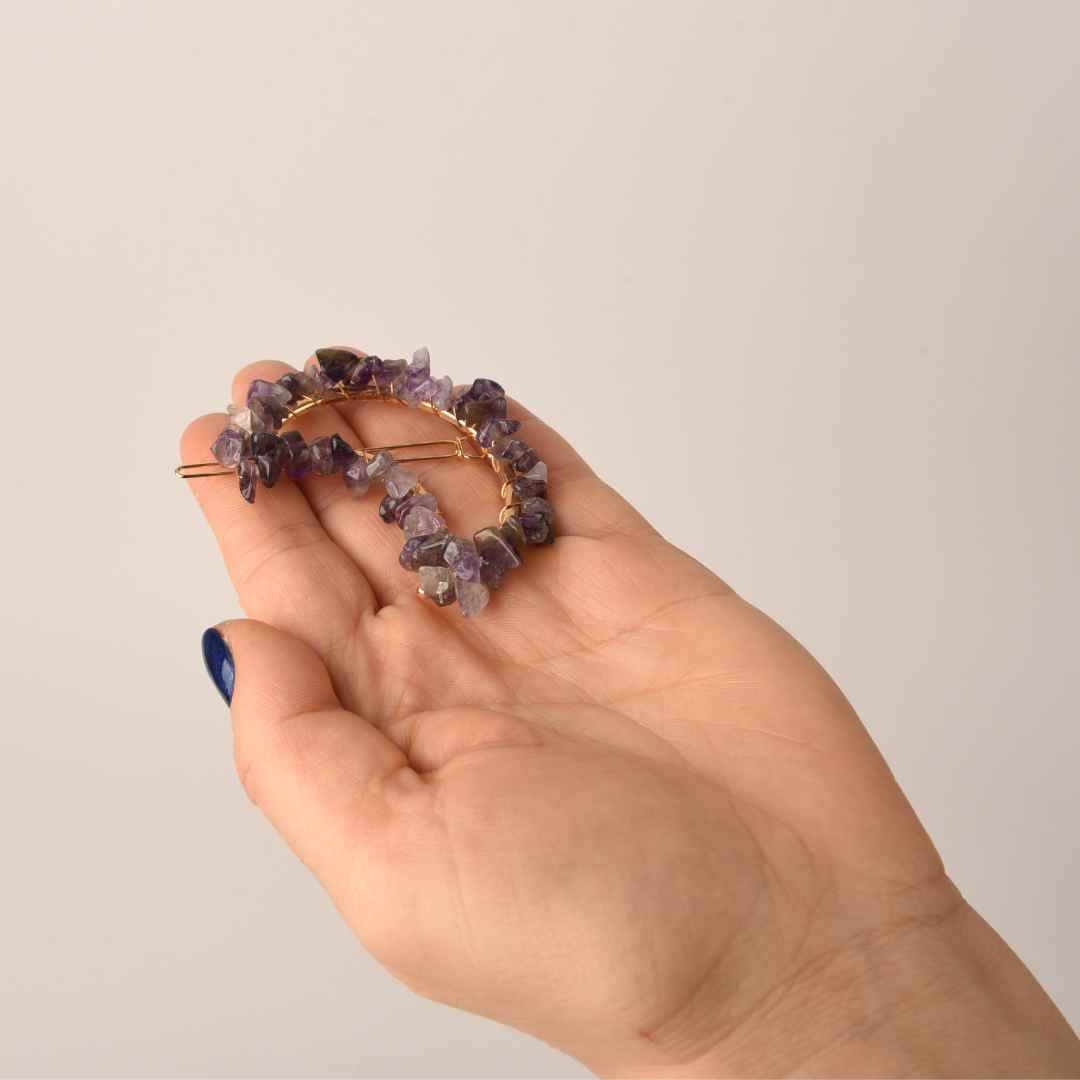 Clame pentru par in forma de semiluna cu piatra naturala semipretioasa Ametist pentru un look chic si vibratii pozitive