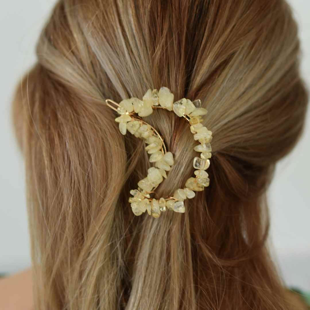 Clame pentru par in forma de semiluna cu piatra naturala semipretioasa Cuart galben pentru un look chic si vibratii pozitive