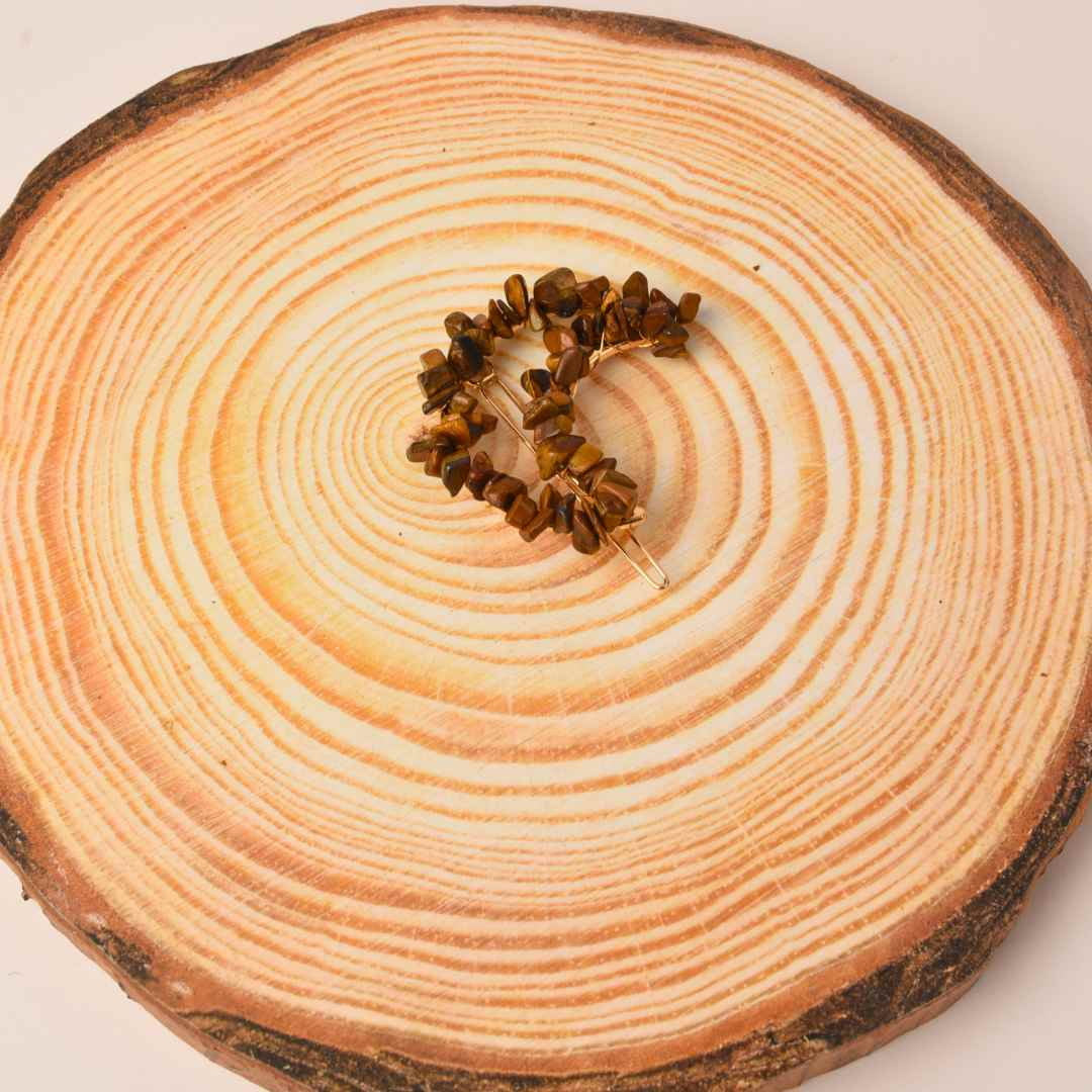 Clame pentru par in forma de semiluna cu piatra naturala semipretioasa Ochi de tigru pentru un look chic si vibratii pozitive