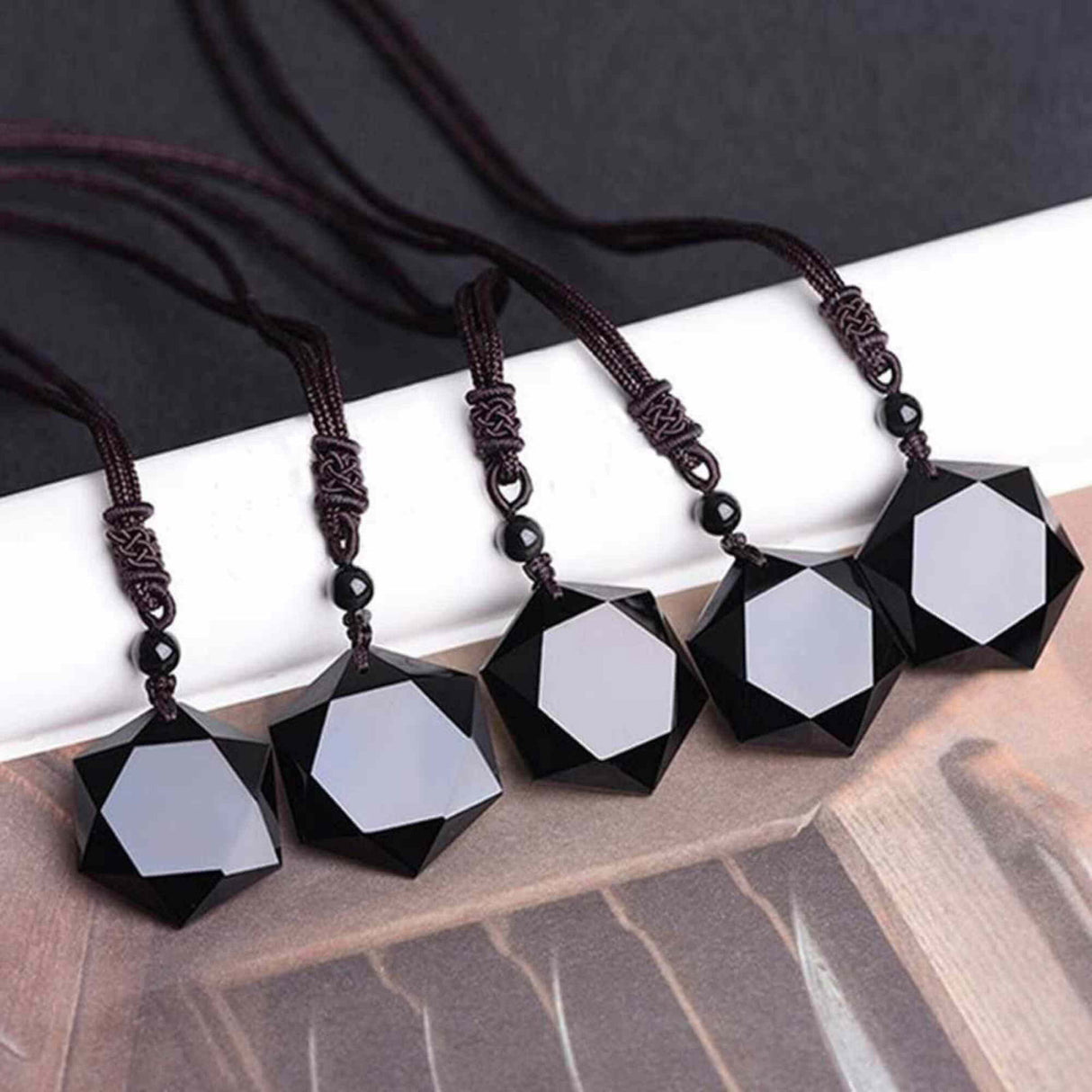 Colier hexagrama realizat din obsidian negru natural - Cristal care protejeaza de afectarea cu energii negative