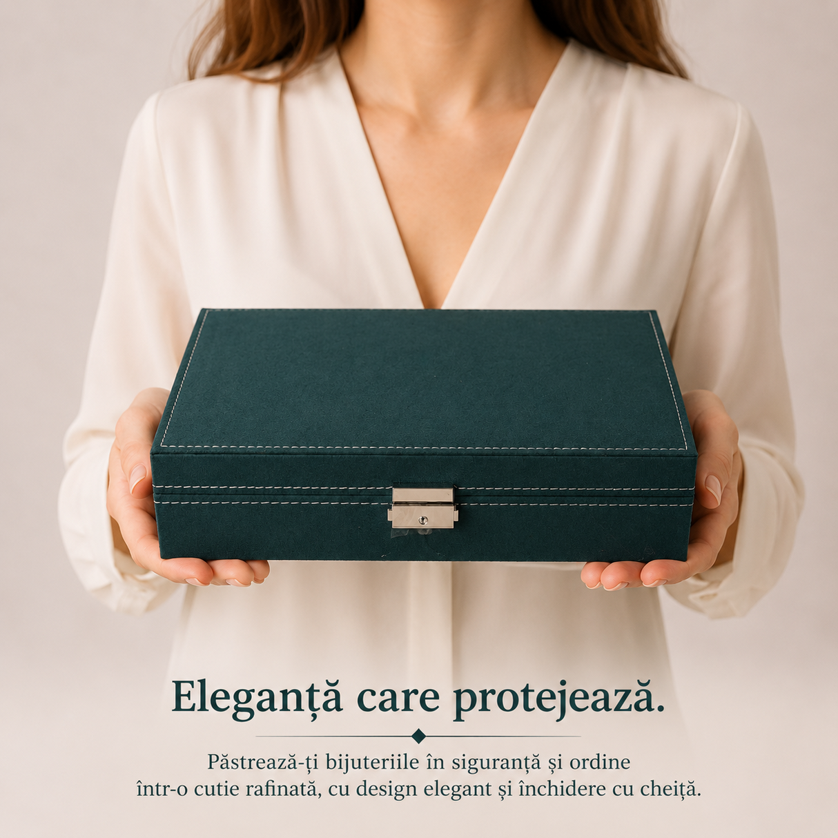 Cutie Dreptunghiulara pentru Bijuterii din Catifea Verde – Organizare Eleganta si Protectie