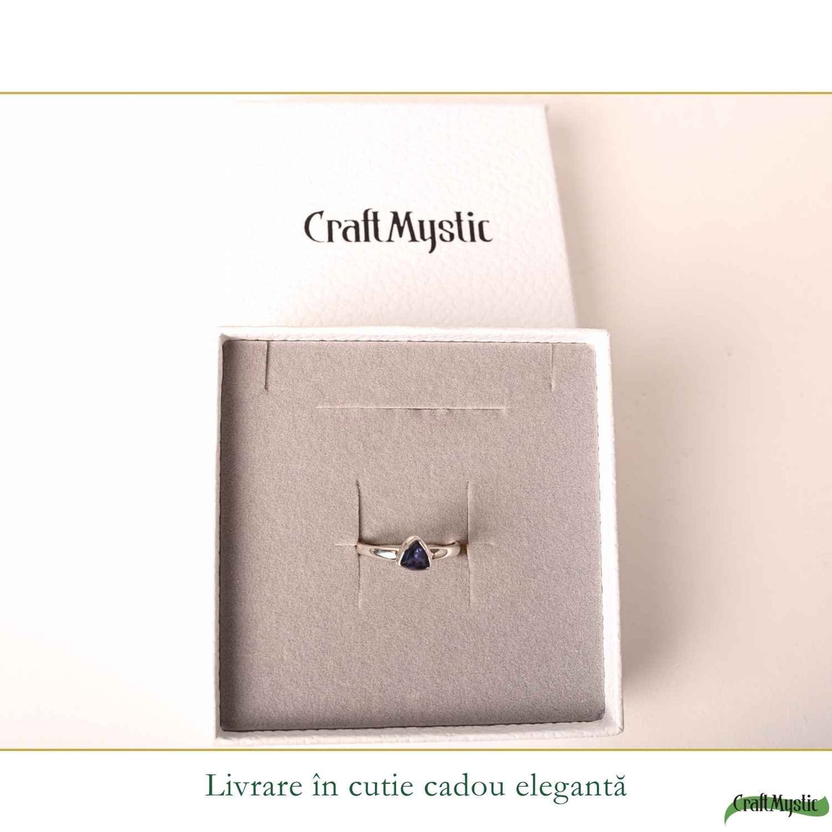 Inel Argint 925 cu Iolit Fatetat Triunghi – Intuitie si Energie Echilibrata