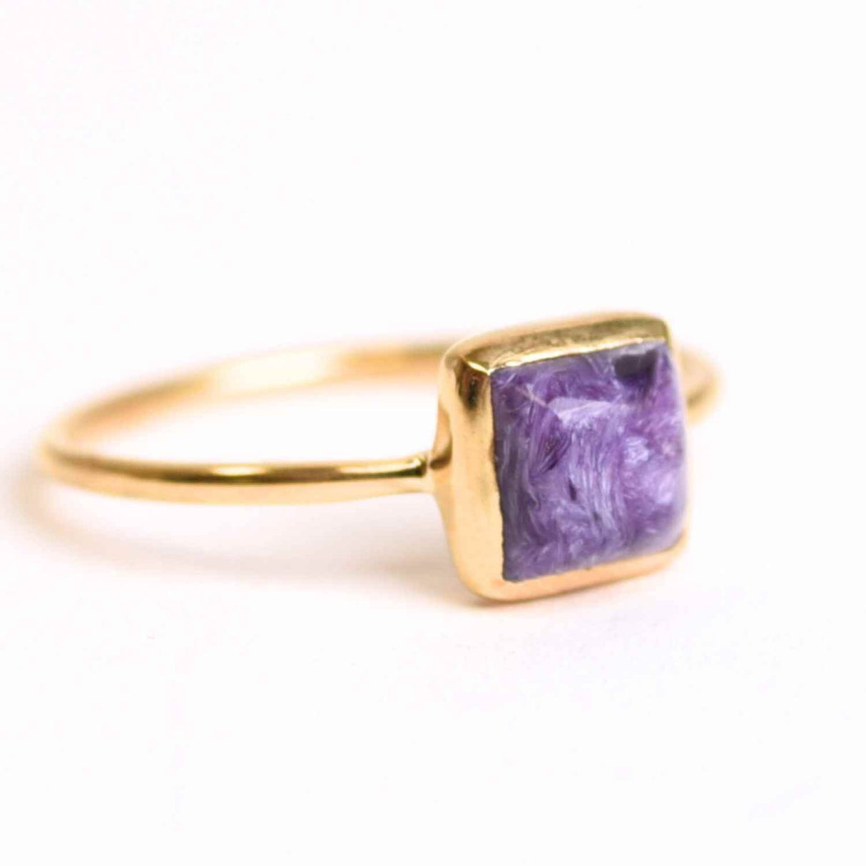 Inel Argint 925 placat cu Aur 18K cu Charoite Patrat - Transformare Spirituala si Liniste Interioara