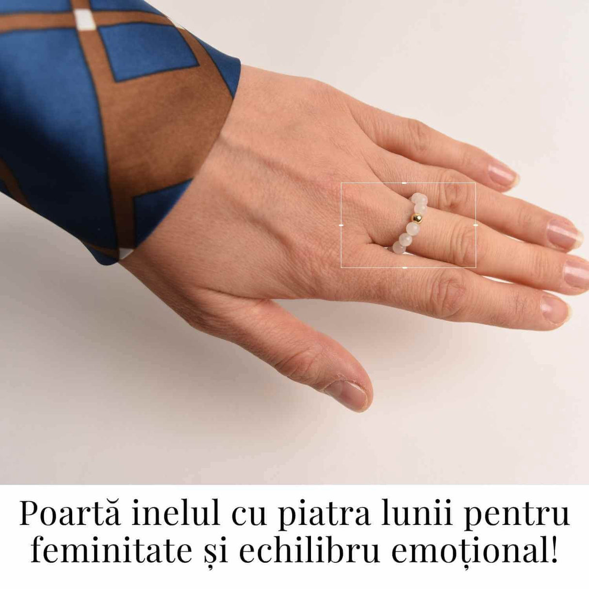 Inel elastic cu biluta aurie si margele 4 mm din pietre naturale - Piatra Lunii