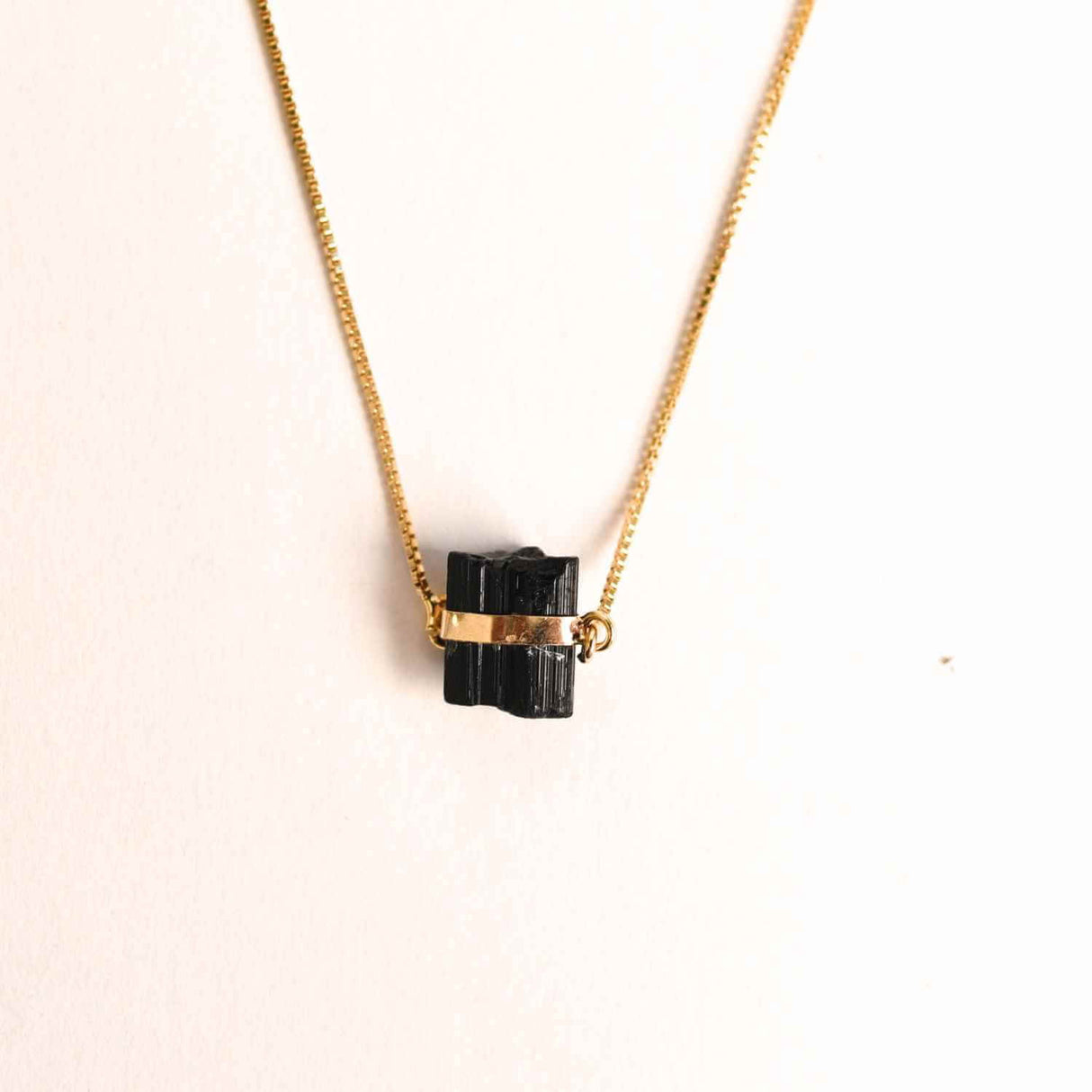 Colier Brut cu Turmalina din Argint 925 Placat cu Aur 18K - Protectie Energetica si Echilibru Emotional