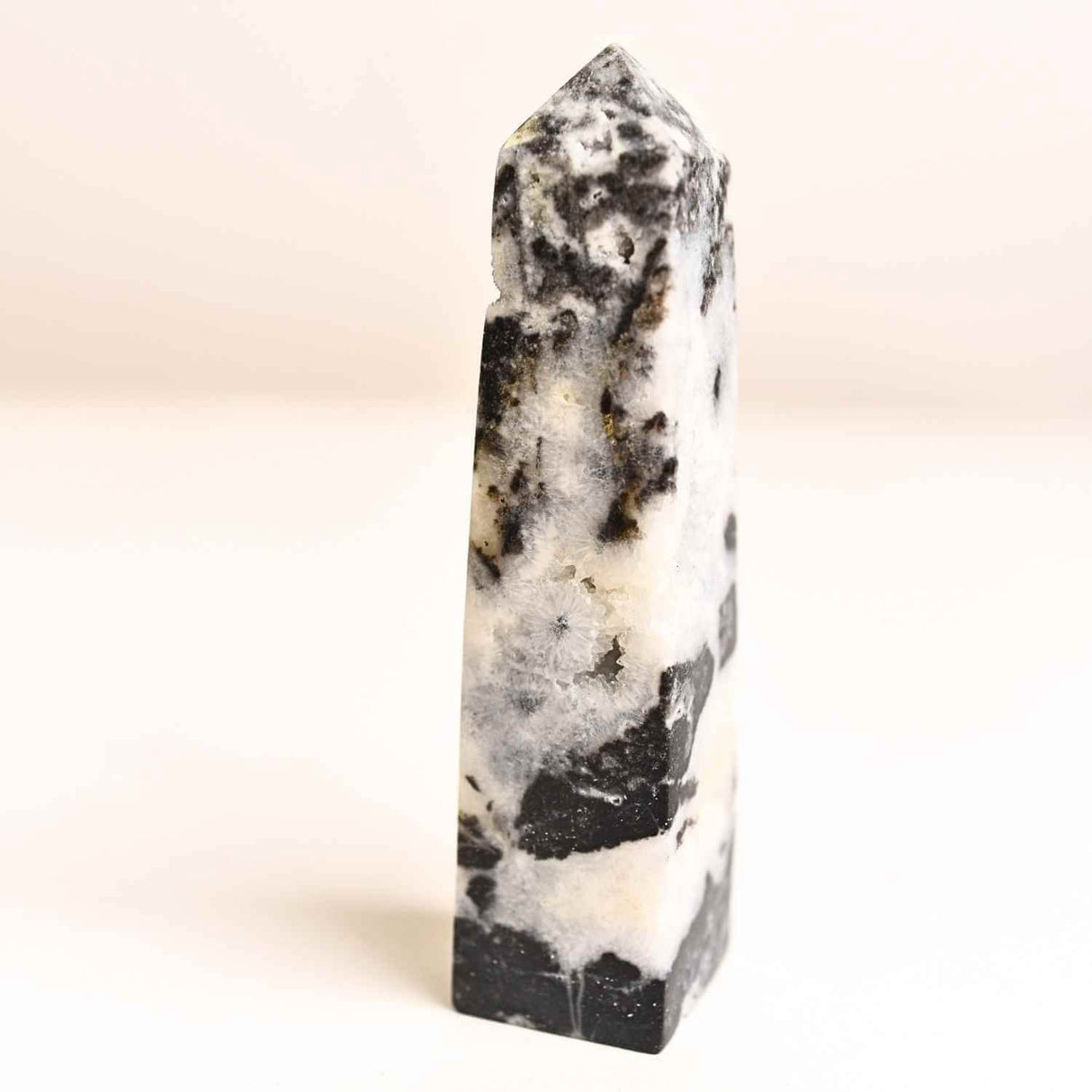 Turn din Jasp Zebra cu Druzy - Echilibru intre lumina si umbra