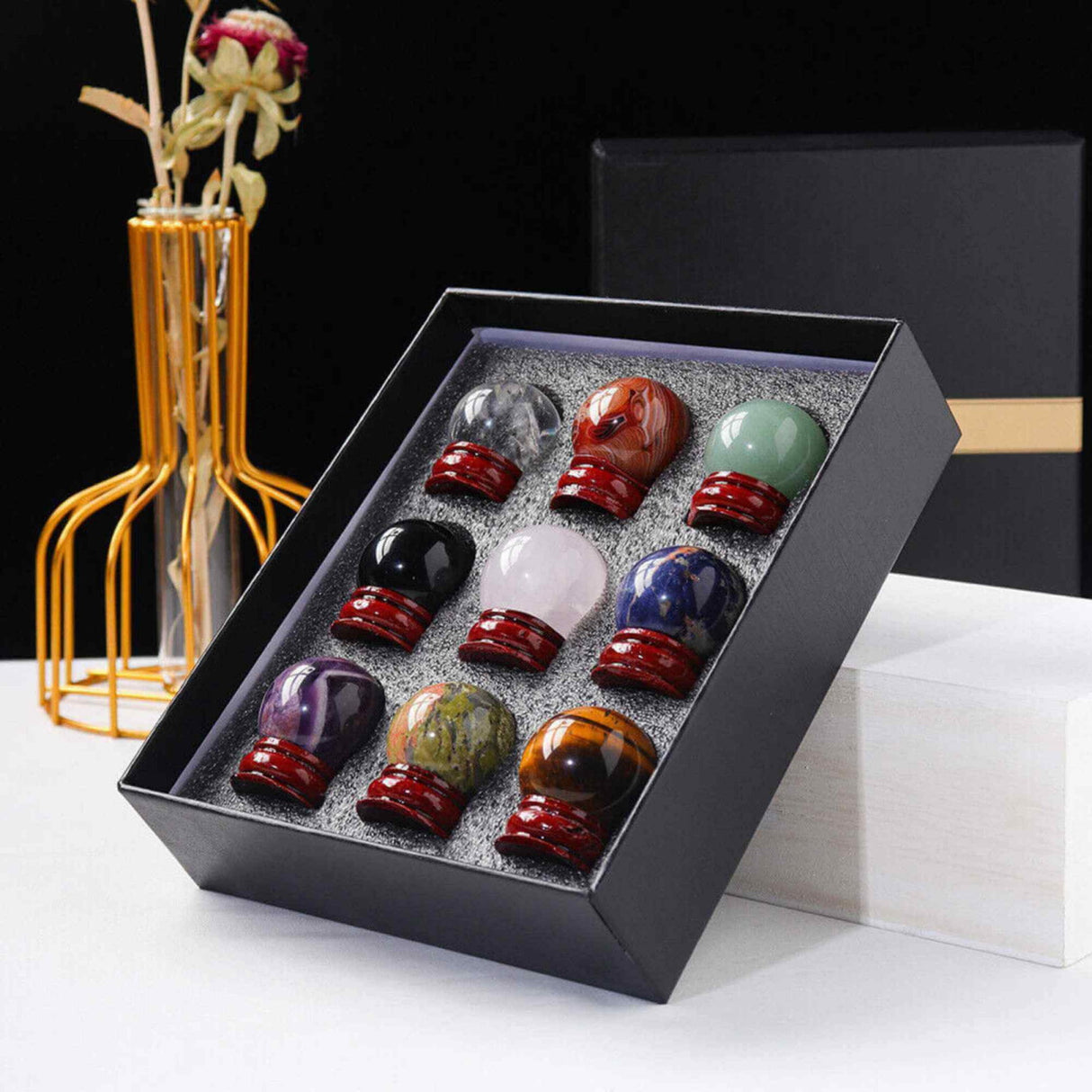 Set 9 sfere din cristale naturale sempretioase in cutie cadou - Pentru decor feng shui, meditatie, astrologie