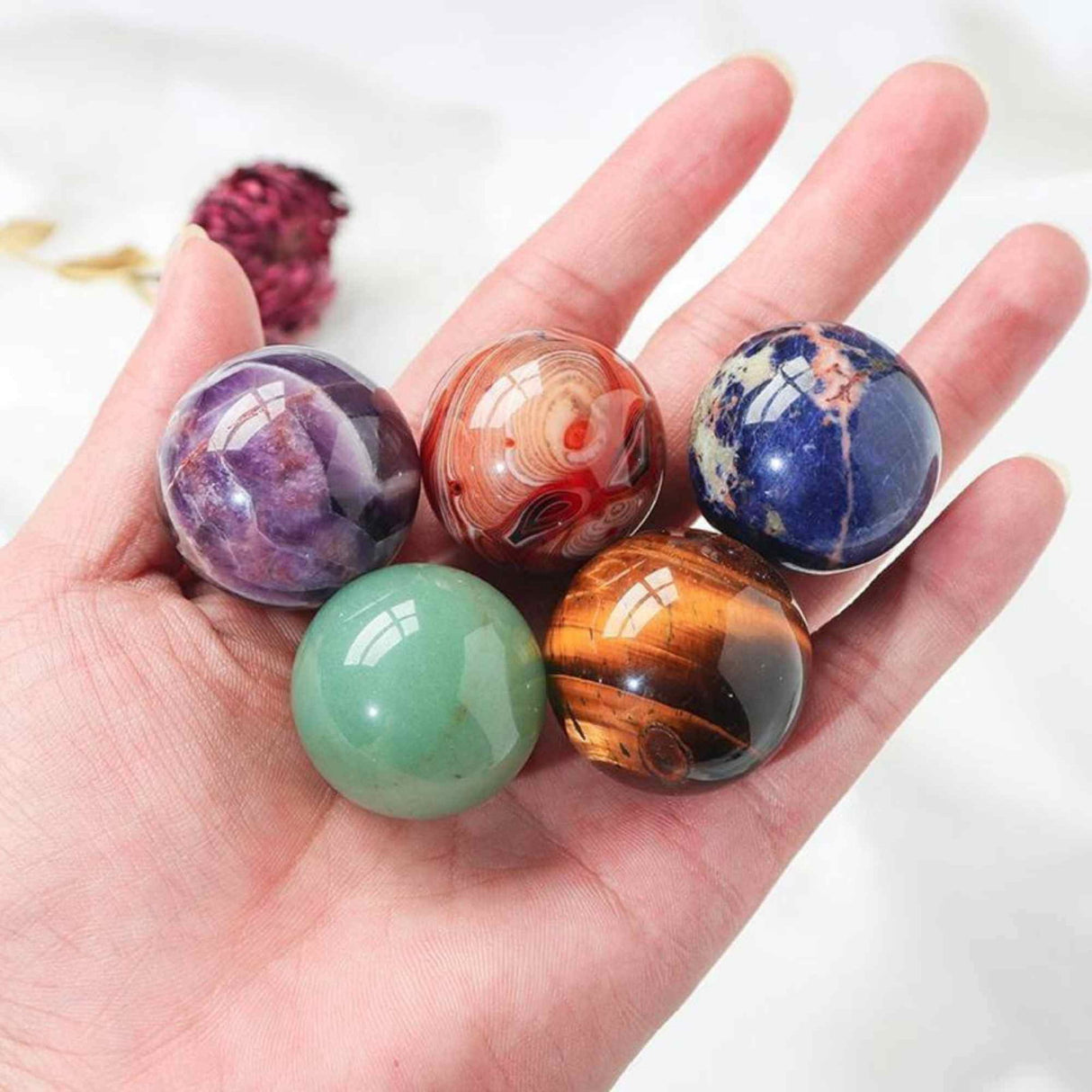 Set 9 sfere din cristale naturale sempretioase in cutie cadou - Pentru decor feng shui, meditatie, astrologie