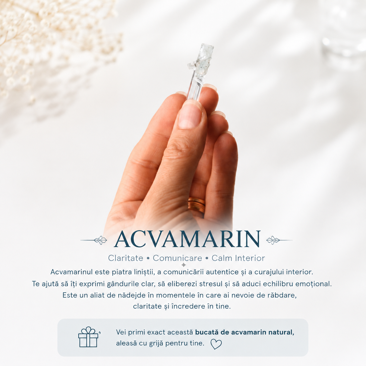Detaliu al formei brute și neuniforme a specimenului de Acvamarin