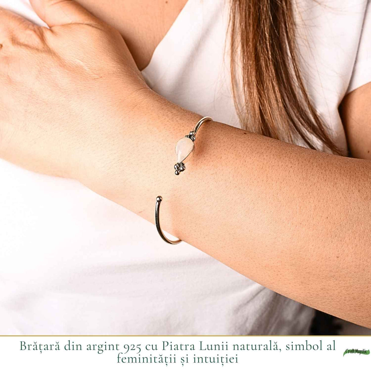 925 Sterling Silver Bracelet with Star Moonstone – Intuition and Feminine Balance