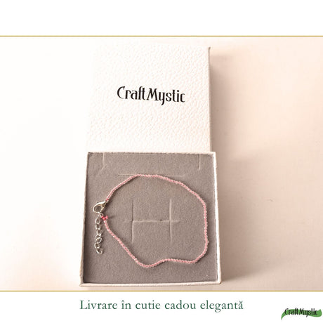 Detaliu brățară de picior cu Cuarț roz fațetat de 2 mm