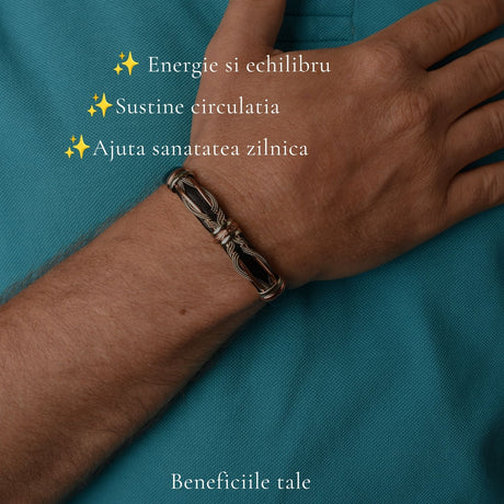 Brățară masculină din piele și cupru, purtată pe încheietură