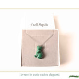 Colier Argint 925 cu Malachit Natural Pisica – Protectie si Transformare Interioara