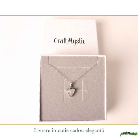 Colier Argint 925 cu Piatra Naturala de Opal Etiopian Triunghi – Inspiratie si Echilibru