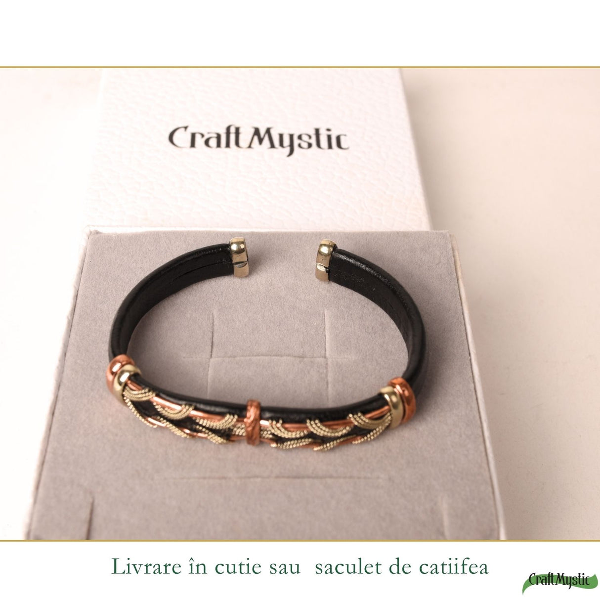 Detaliu cupru pe brățara masculină