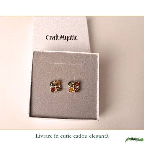 Detaliu cercei floare cu chihlimbar natural în argint 925
