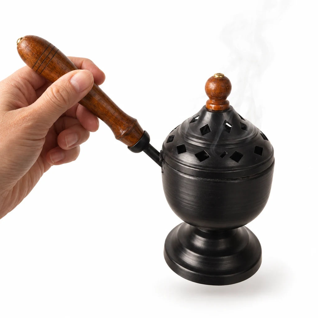 Cum se ține Arzător din Fier de mâner, cu bețișorul aprins