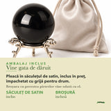 Sferă cu Obsidian lângă săculețul de satin în care vine