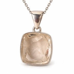 Colier cu Cuarț de Manifestare, vedere completă pe fundal alb