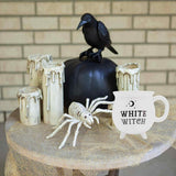 Cana Alba "White witch" in Forma de Ceaun Magic - Inscrisa cu "Vrajitoarea Alba" - Cadoul Perfect pentru Iubitorii de Magie