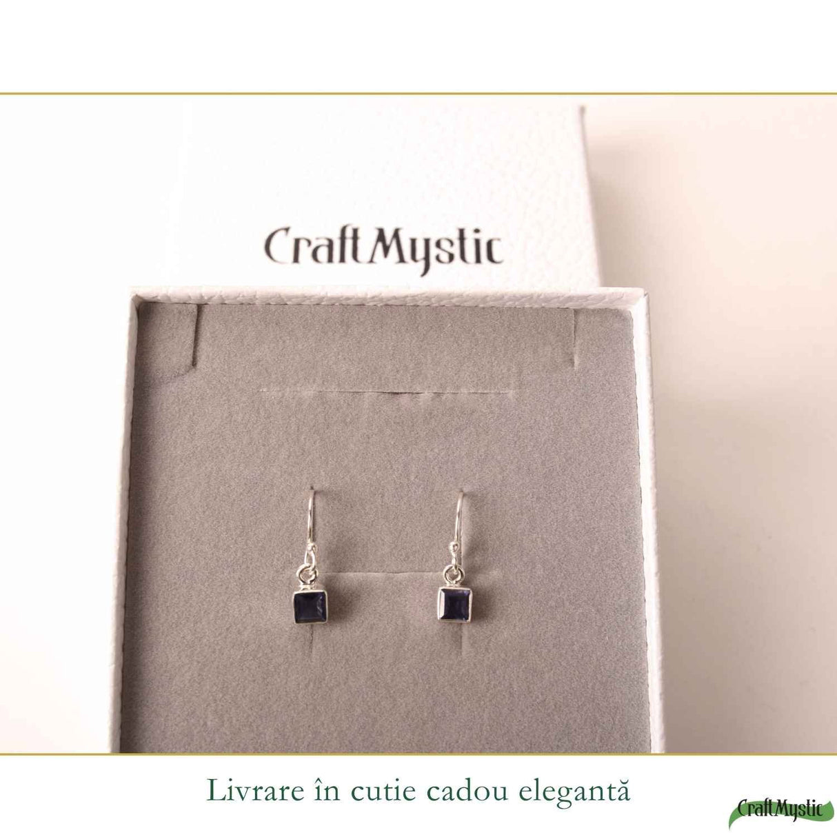 Cercei Argint 925 cu Iolit Fatetat Patrat – Claritate si Intuitie Feminina
