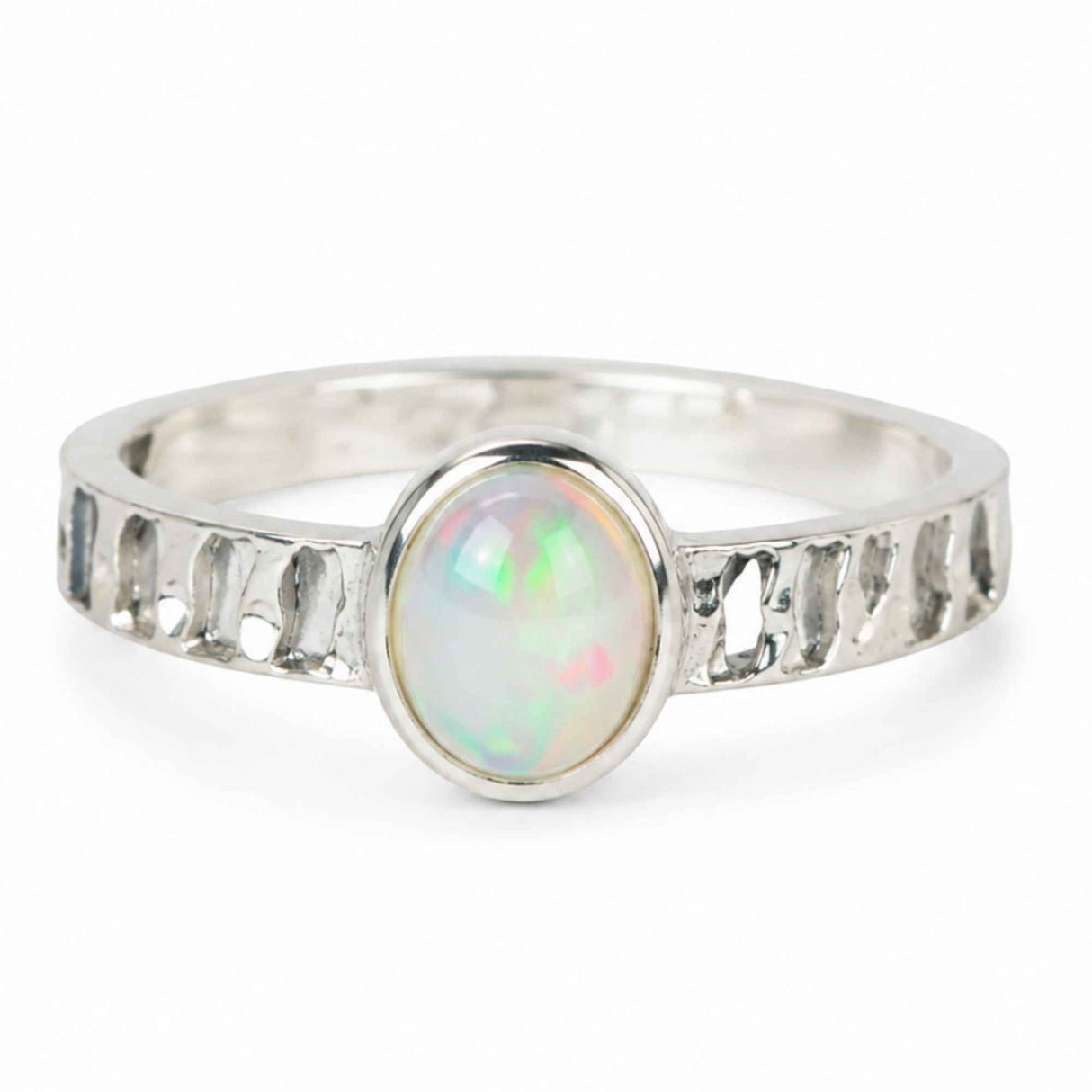 Inel Argint 925 cu Opal Etiopian Oval – Inspiratie si Feminitate Luminoasa