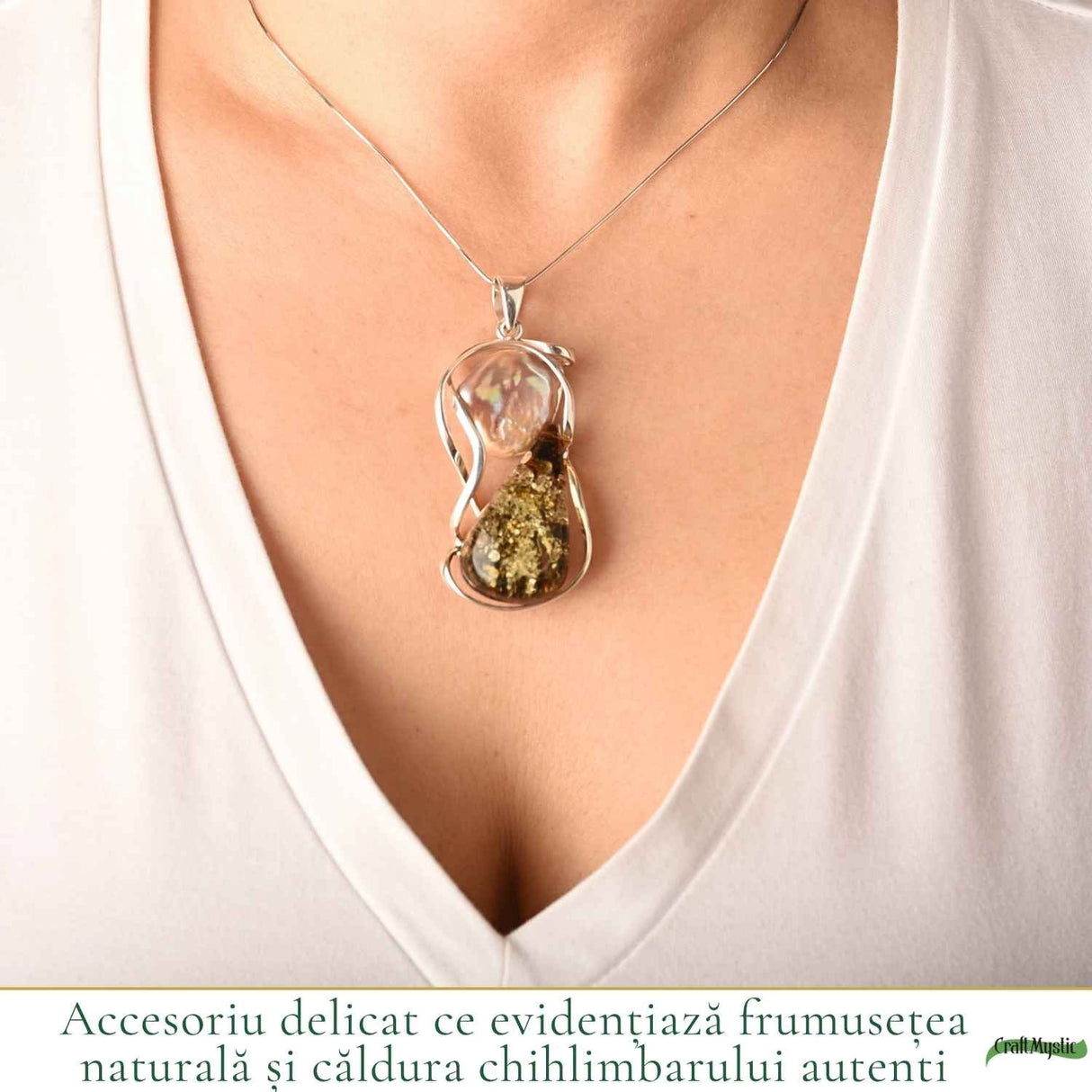 Colier Argint 925 cu Chihlimbar Verde si Perla – Eleganta si Feminitate