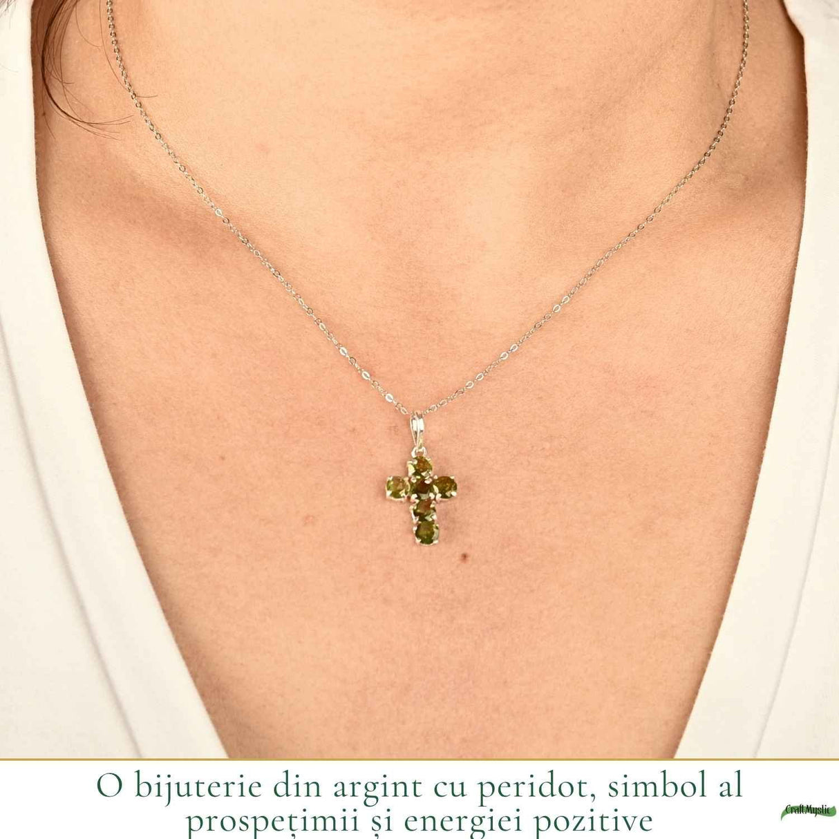 Colier Argint 925 cu Peridot Cruce – Echilibru si Energie Pozitiva