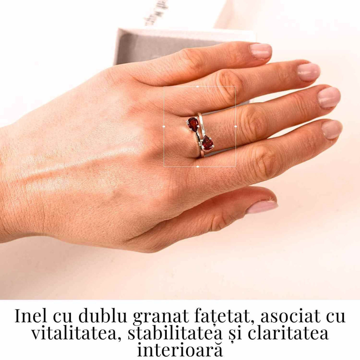 Inel reglabil din argint 925 cu dublu granat, pentru energie si stabilitate interioara