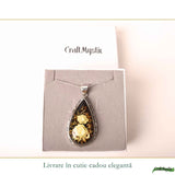 Colier Argint 925 cu Chihlimbar Verde Natural Lacrima cu Trandafiri – Echilibru si Eleganta