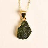 Colier Argint 925 placat cu aur 18k cu Moldavit natural brut 2.36 g - talisman de transformare