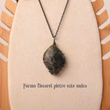 Colier cu pandantiv din labradorit natural pentru barbati si femei - Cristal neregulat lucrat manual, invelit cu sarma model arborele vietii - O piatra semipretioasa pentru meditatie, intuitie, imagin