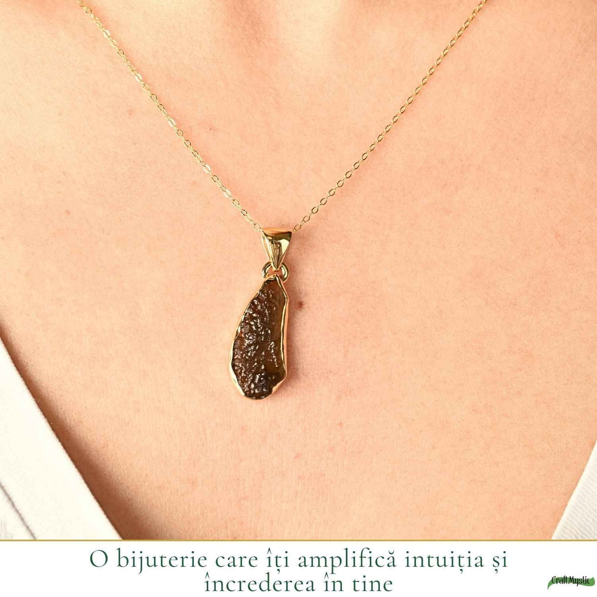 Colier Elegant cu Moldavit Brut si Argint placat cu Aur 18K - Claritate si Intuitie