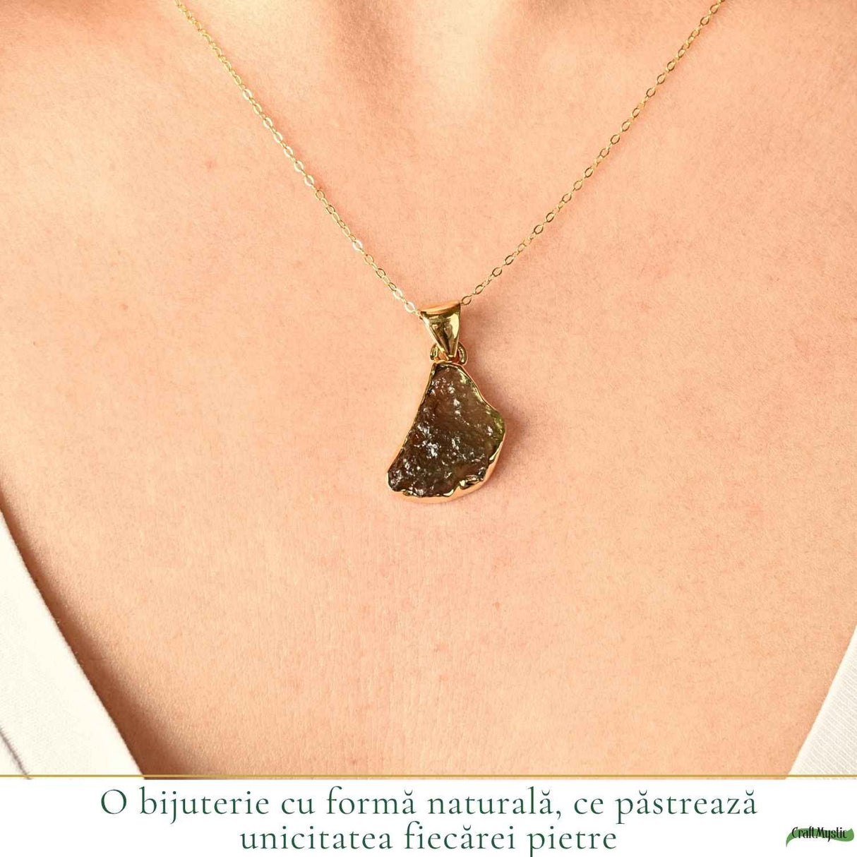 Colier cu Moldavit Brut si Argint 925 Placat Aur 18k– Conexiune si Transformare