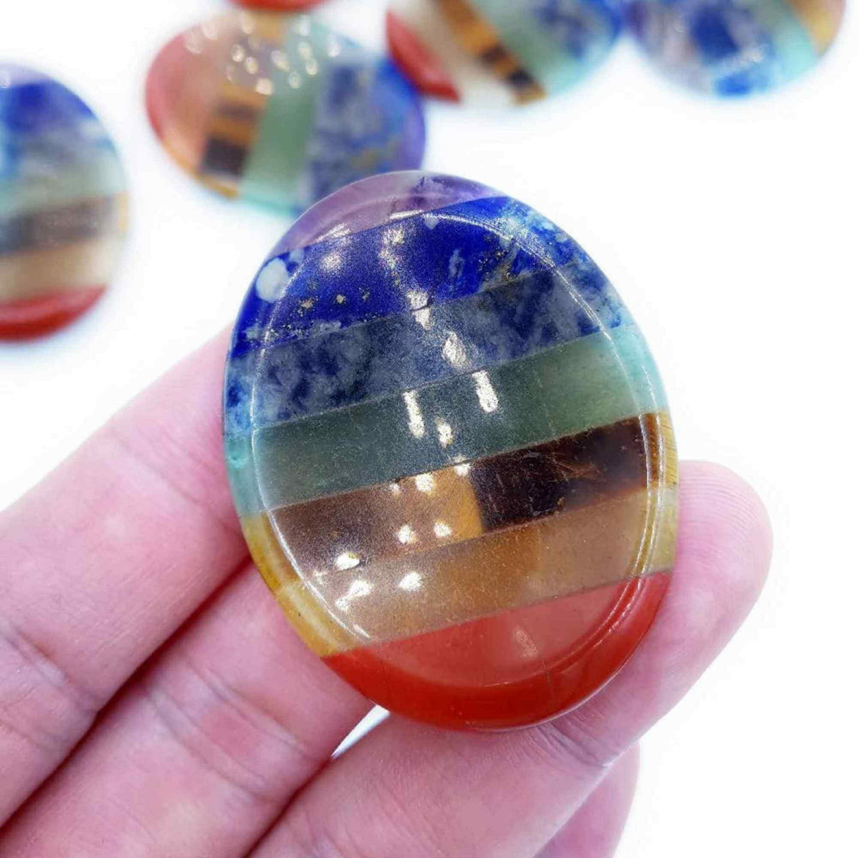Forma ovala din pietre semipretioase 7 chakre pentru degetul mare - Utila pentru anxietate, meditatie, cristal natural de buzunar