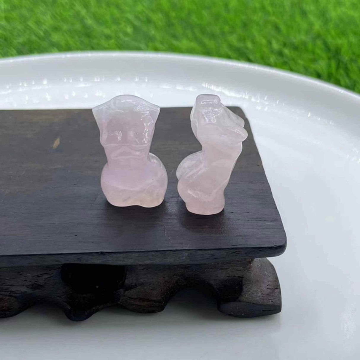 Forma bust femeie din cristal natural Cuart Roz 4 cm sculptat manual