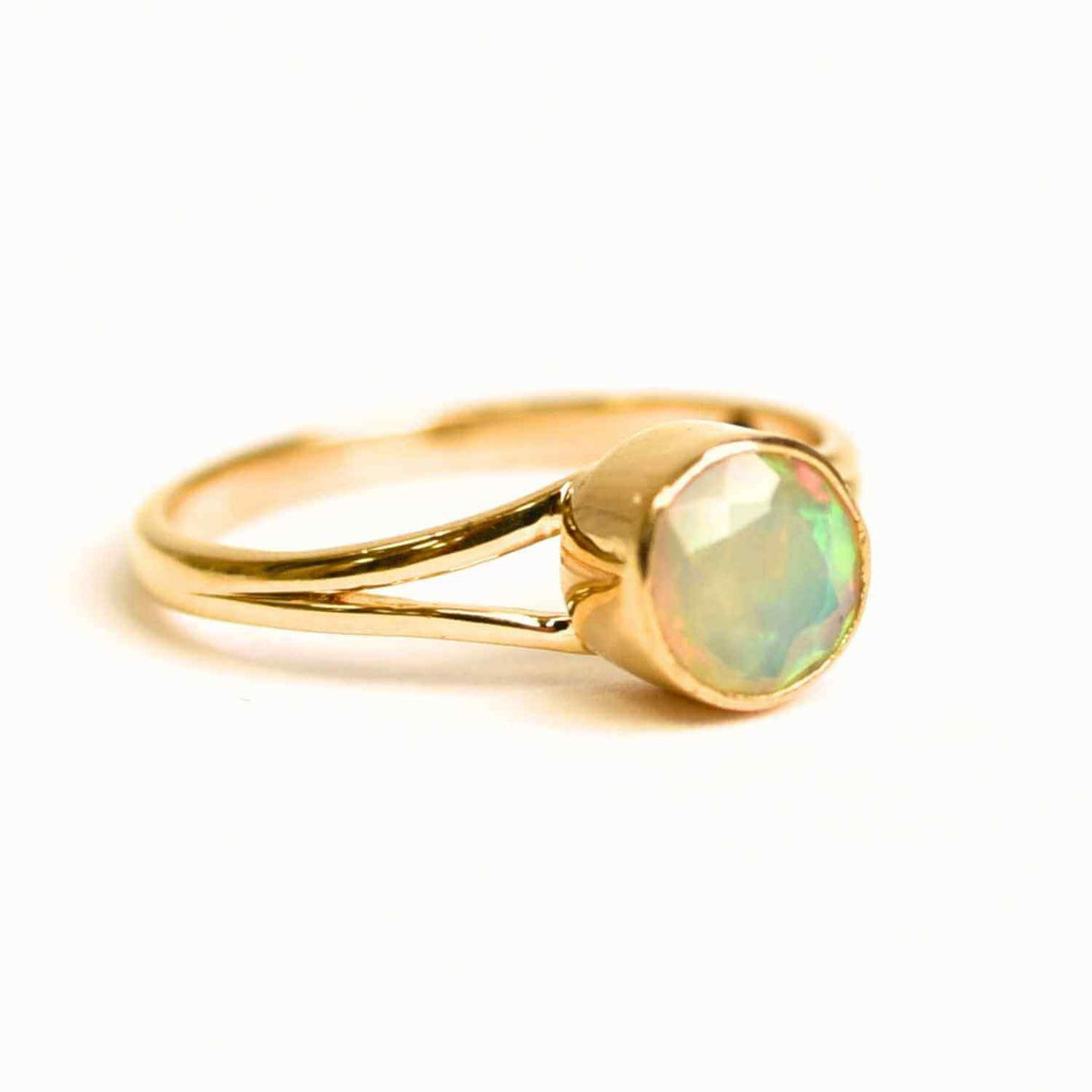 Inel Argint 925 placat cu aur 18K cu Opal Etiopian fatetat - Lumina si Magie Interioara