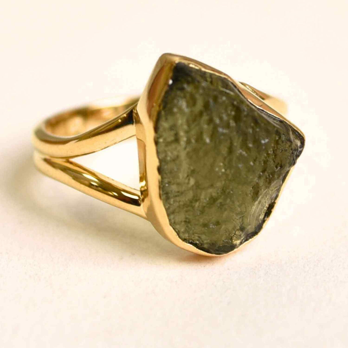 Inel argint 925 placat aur 18k cu Moldavit natural brut Marime 58-59 (EU) /9 (US) - Piatra transformarii si protectiei