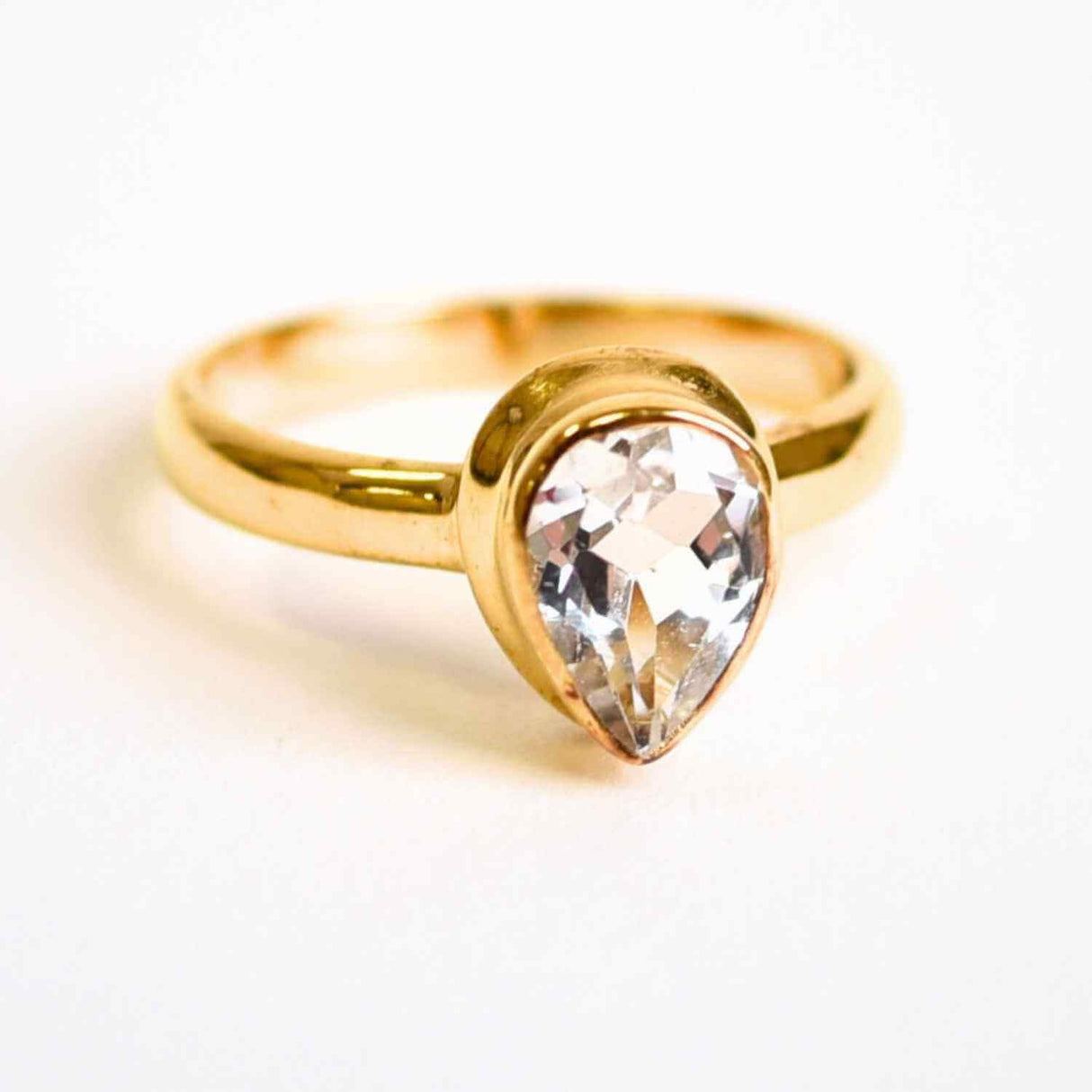 Inel argint 925 placat cu aur 18K si Topaz Alb fatetat lacrima - Claritate si Eleganta