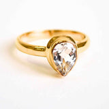 Inel argint 925 placat cu aur 18K si Topaz Alb fatetat lacrima - Claritate si Eleganta