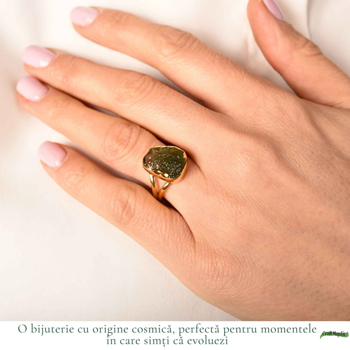 Inel argint 925 placat cu aur de 18k si moldavit brut M6.5/53 – energie intensa si transformare autentica