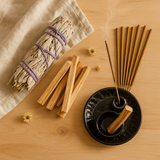 Kit de Purificare — salvie, palo santo, bețișoare și suport, aranjate lifestyle