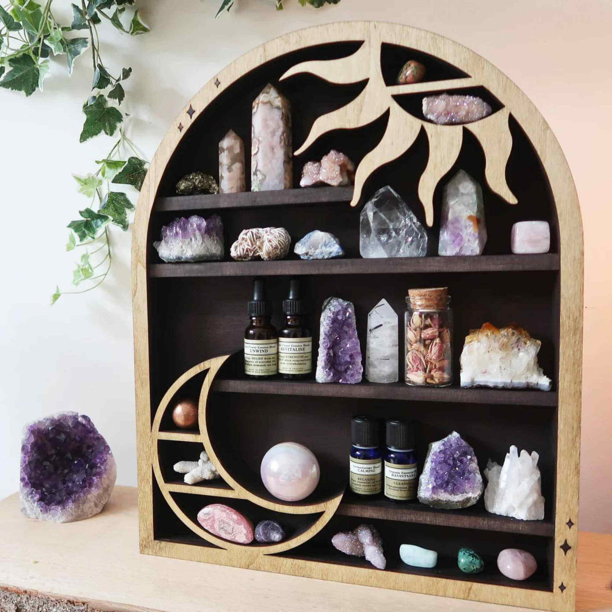 Mini Raft 45x35 cm expunere din lemn pentru cristale, uleiuri esentiale design Soare si Luna - Decorare gotica pentru camera