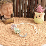 Ornament de agatat cu cristale vindecatoare Ametist si Amazonit cu snur alb, accesorii sub forma de semiluna si steluta Decor feng shui pentru oglinda masinii, casa si birou