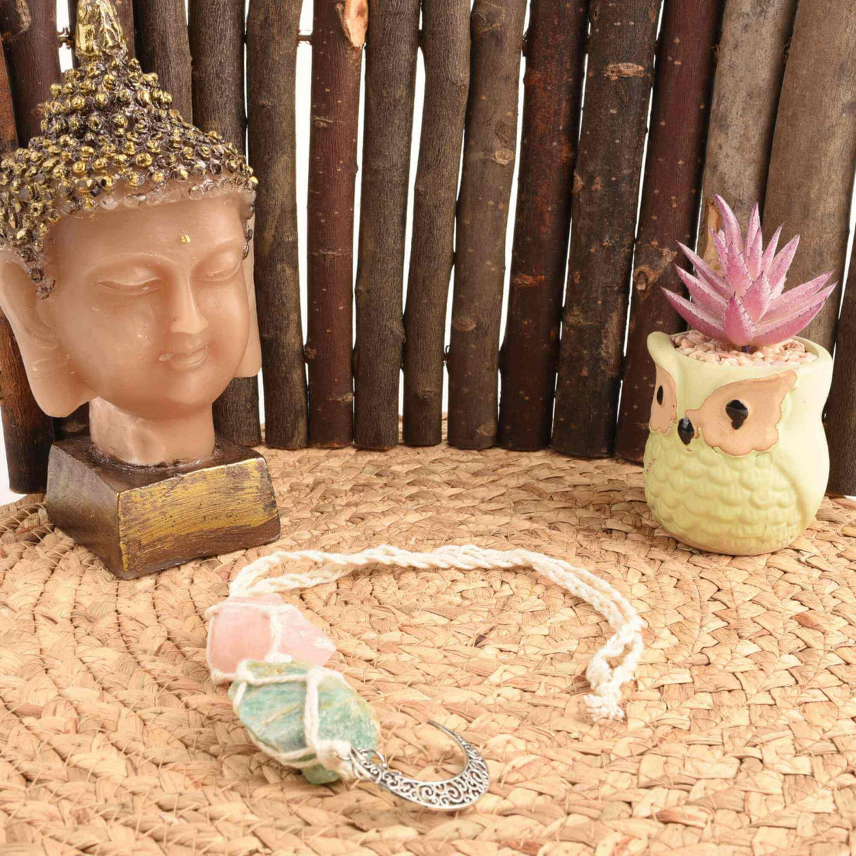 Ornament de agatat cu cristale vindecatoare Cuart Roz si Amazonit cu snur alb, accesorii sub forma de semiluna si steluta Decor feng shui pentru oglinda masinii, casa si birou