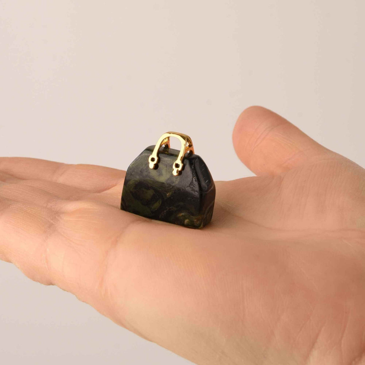 Pandantive 2.5 cm din piatra naturala Labradorit, in forma de geanta - Accesorii din piatra pentru realizarea de bijuterii, cercei, colier