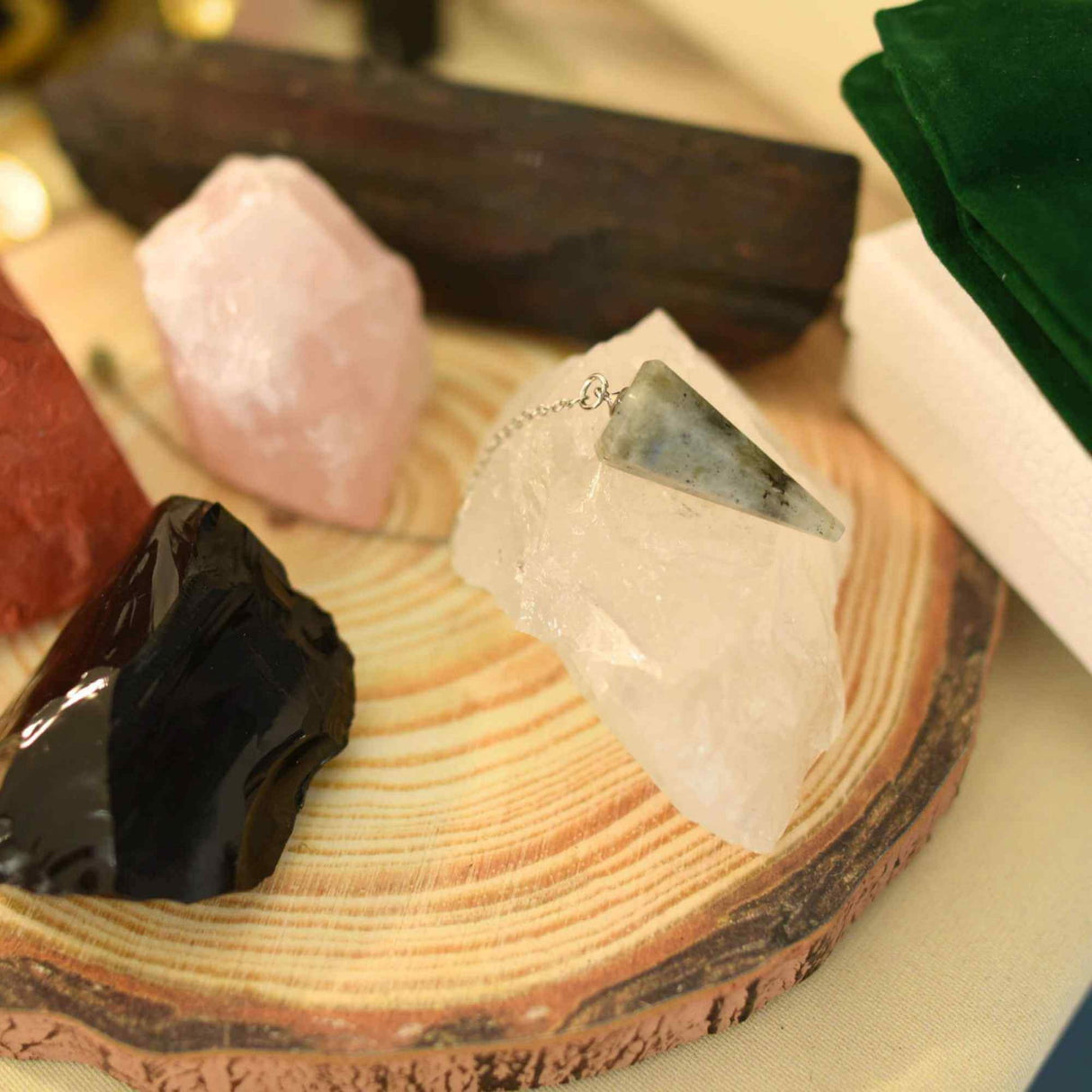 Pendul din Labradorit Natural cu Punct Hexagonal Instrument Precis pentru Reiki si Chakra
