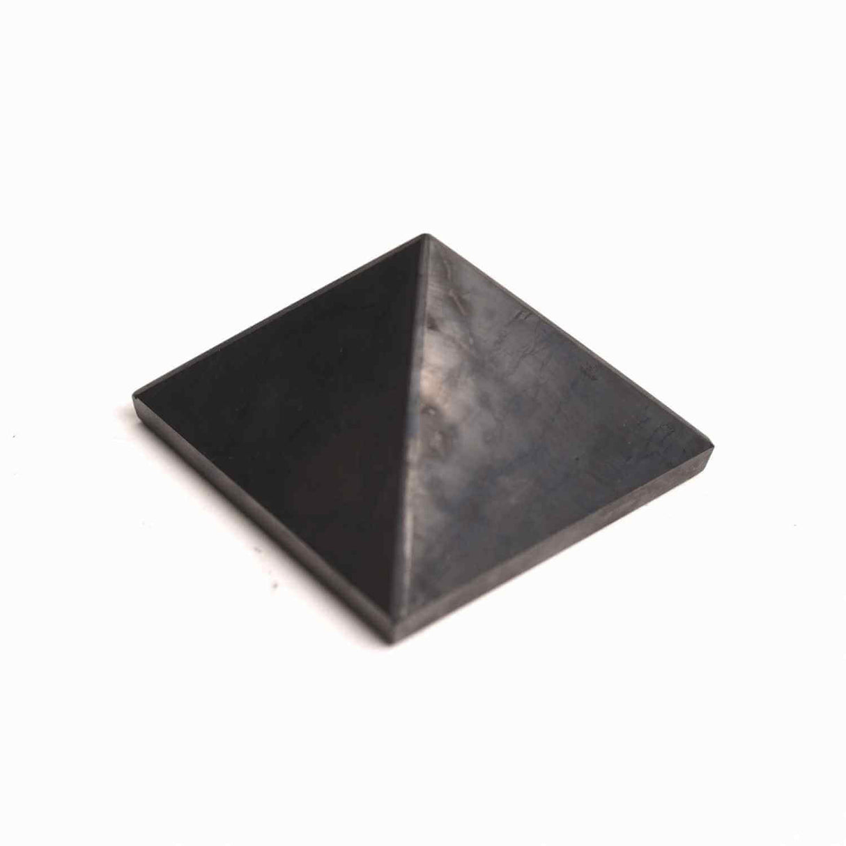 Piramida Sculptata Manual 6x6x5 cm din Shungit Natural